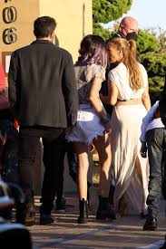 Jennifer lopez and ben affleck have sealed their love with a kiss! Jennifer Lopez And Ben Affleck Pack On Some Serious Pda During A Family Dinner At Nobu In Malibu California 130621 7