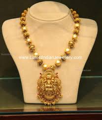 Malabar Gold Temple Jewellery With Pearls Gold Temple Jewellery Temple Jewelry Necklace Jewelry Design Earrings