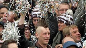 Pauli fc is the club of a particular city district, and it is to this that it owes its identity. 60 Jahre Johnny Rotten Fussball Porno Feminismus Die Nachwirkungen Von Punk