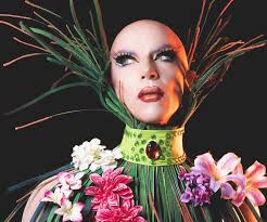 Mary Sunshine: Ο Μανόλης Θεοδωράκης συστήνει στο ΟΖΟΝ τη διάσημη drag  περσόνα του