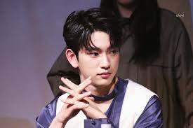 パク・ジニョン), mostly known simply by jinyoung , is a south korean singer and actor. Pretty Hands Got7 Jinyoung Jinyoung Got7 Jinyoung Got7