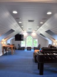 4 Astounding Useful Ideas Attic Makeover Low Ceilings Attic Bathroom Basements Attic Loft Modern Attic Loft Ba Bonus Room Design Attic Rooms Small Room Design