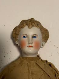 American friends can you please identify this doll maker? I know it's  American but I forget which one and I can't read it! 🙈 Lol Many thanks in  advance 🙏