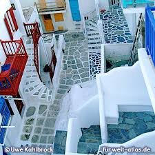 Die stadt präsentiert sich mit den leuchtend weißen häusern wie der inbegriff der kykladischen architektur. Foto In Mykonos Stadt Welt Atlas De