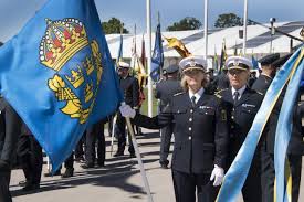 Modellen hämtades säkerligen från danmark, som sedan länge hade den röda och vita korsflaggan dannebrogen som symbol. Veterandag Firas I Karlstad Med Poliser Som Tjanstgjort Utomlands Polismyndigheten
