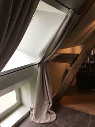 Une Fenetre De Toi Pour Gagner Du La Lumiere Gitedefrance Ferme Poutre Fenetredetoit Hebergement Vacances Fenetre De Toit Deco Chambre Mansardee Toit