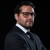 Les Hines's Instagram, Twitter & Facebook