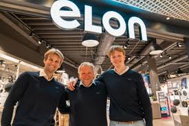 Simen (25) har vært butikksjef i snart 2 år: