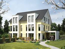 Modernes Doppelhaus Mit Satteldach Architektur Carport Garage Zwerchgiebel Erker Doppelhaushalfte Bauen Ideen Fertigh Haus Fertighaus Bungalow Living Haus