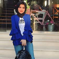 L Image Contient Peut Etre 1 Personne Debout Et Plein Air Modest Fashion Hijab Fashion Clothes Women Hijab Fashion