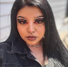 Lisa Longmire's Instagram, Twitter & Facebook