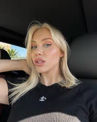 Louise Barnard's Instagram, Twitter & Facebook