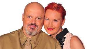 German synthpop band, led by hubert kemmler. In Uniform Und Supergirl Kostum Hubert Kah Plant Hochzeit N Tv De