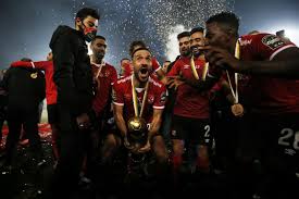 وأكد أنه متمسك بالفرصة التي حصل عليها تحت قيادة بيتسو موسيماني وأشار أكرم إلى أنه يتمنى تحقيق طموحاته مع الأهلي، وهو تحت أمر النادي والجهاز الفني، واعدًا جماهير النادي بتقديم أداء مشرف في بطولة. Ø§Ù„Ø£Ù‡Ù„ÙŠ Ø¨Ø·Ù„ Ø£ÙØ±ÙŠÙ‚ÙŠØ§ Ø¹Ù„Ù‰ Ø­Ø³Ø§Ø¨ ØºØ±ÙŠÙ…Ù‡ Ø§Ù„Ø²Ù…Ø§Ù„Ùƒ Ø§Ù†Ø¯Ø¨Ù†Ø¯Ù†Øª Ø¹Ø±Ø¨ÙŠØ©