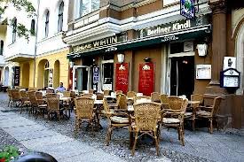 Savignyplatz Her Med Typisk Berlinerkneipe Omkring Denne Plassen Er Det Et Bra Utvalg Restauranter Restaurant Berlin Berlin Stadt Berlin