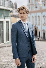 Si smoking noir et queue de pie anthracite ont toujours leurs adeptes, les costumes de mariage suivent désormais toutes les tendances de la mode masculine. Costume 3 Pieces Mariage Anouk Faubourg Saint Sulpice
