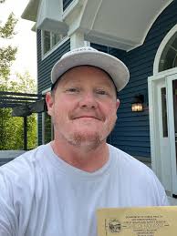 Hanging by myself while Kathy Rowe-Guthrie is learning at ACVS. I FINALLY  get the pin OUT of my thumb