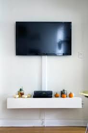 Mit meinen elektrischen flatlift tv lift und beamer lift systemen bestimmen sie. A Colorful Thrifty Toronto Home Kabel Verstecken Wohnung Einrichten Wohn Design