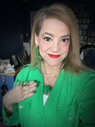 Finding lush blue earrings in Disney Dreamlight Valley