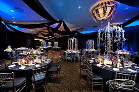 Decoracion de salon boda fiesta de 15 decoracion decoracion de iglesia decoracion if you don't have any idea about your wedding decoration for a while, you can use two. Una Boda Azul Con Combinaciones De Colores Alucinantes