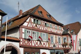 Ihr traumhaus zum kauf in seligenstadt finden sie bei immobilienscout24. Datei Seligenstadt Aschaffenburger Strasse 1 Und 3 Haus Zum Einhard 001 Jpg Wikipedia