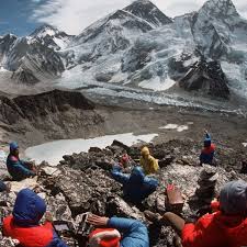 Wohlbemerkt gipfel und nicht berge! Bergsteiger Stau Am Mount Everest Extrembergsteiger Hans Kammerlander Zum Kompletten Wahnsinn Am Berg Bayern