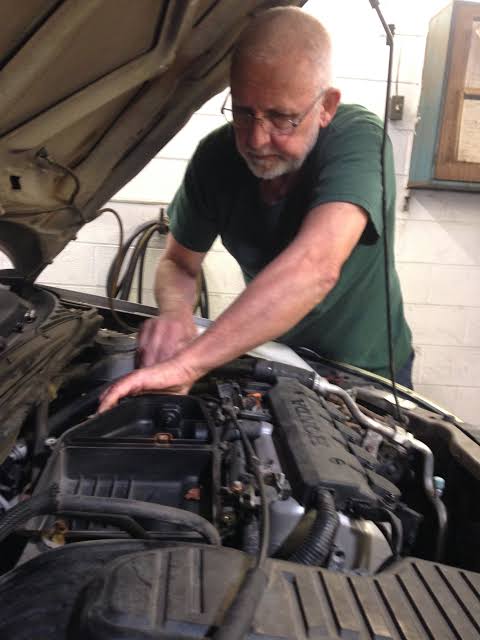 Clintonville mechanic has cared for cars for 50 years