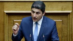 Συγκεκριμένα, υπήρξε φόβος πως μπορεί να υπάρχει συνάντηση ανάμεσα στους οπαδούς της αεκ και του ολυμπιακού, ο οποίος αγωνίζεται επίσης αύριο στην καλαμάτα και η απόσταση των δύο πόλεων. Aygenakhs Na Proxwrhsoyn Ta Ghpeda Pana8hnaikoy Aek Kai Paok Greek Media Group