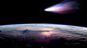 Halley's comet or comet halley (officially designated 1p/halley) is the most famous of the periodic comets, and is visible from earth every 75 to 76 years. Cuando Ver La Lluvia De Estrellas Fugaces Del Cometa Halley En Su Maximo Esplendor