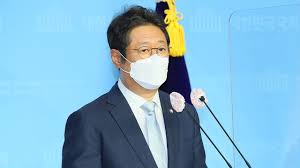 민주당 소속 국방위 간사 황희 의원은 어제(5일) 국민의힘 한기호 의원의 간사직 사퇴 발표 뒤 기자회견을 열고 국민의힘이 무의미한 증인채택을 주장하고 있다고 지적했습니다. í™©í¬ ì² ë¶€ì§€ ë¶ˆìž¥ë‚œ ë©´ë°€ížˆ ìˆ˜ì‚¬í•´ì•¼ ì¼ë¶€ í'œí˜„ ìˆ˜ì • Sbs ë‰´ìŠ¤