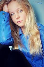 Kelly Starcher's Instagram, Twitter & Facebook