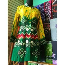 Dewasa ini foto model baju kerja sasirangan menjadi pilihan unggulan sebab modelnya yang dapat dipakai untuk berbagai situasi. 35 Trend Terbaru Model Baju Sasirangan Guru Maria Space