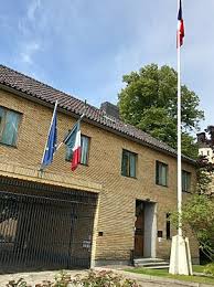 Ambassade de france en afrique du sud 250, melk street consulat général de france au cap 78, queen victoria street gardens 8001 cape town tel : Ambassade De France En Finlande Wikipedia