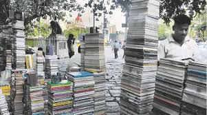 Buying books on Flora Fountain pavement ...