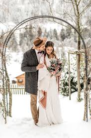 Oder du wurdest als trauzeugin oder brautjungfer auserwählt? Vintage Winterhochzeit Bordeaux Romantik