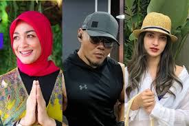 Pasalnya, beberapa pernyataan mengatakan kalau cara yang dipakai dalam ocd bisa jadi terobosan baru untuk menurunkan berat tubuh. 8 Artis Ini Sukses Turunkan Berat Badan Hingga Puluhan Kilogram Halaman All Kompas Com