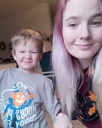 Becky Holmes (@omg_pandas_98) • Instagram photos and videos