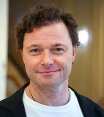 Вот это настоящий мужчина, а не вечный беглец 🥹 Носков откровенно  признался жене в любви и своими словами буквально задел за живое всех  «гуляк» шоу-бизнеса 😊 В одном из интервью актер честно