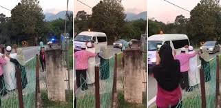 Persoalan lain, rizki 2r juga dikabarkan akan melakukan tes dna kepada anak yang dilahirkan nadya. Video Keluarga Sebak Lambaian Terakhir Van Jenazah Ibu Lalu Depan Rumah Sinar Plus