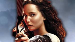 Es kommt zu einer verhandlung über katniss' tat, in der sie für geistig unzurechnungsfähig erklärt und zurück in ihren zerstörten heimatdistrikt geschickt wird. Die Tribute Von Panem Mit Katniss Neues Buch Und Film Kommen Tv Spielfilm