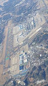 El aeropuerto de narita es uno de los dos aeropuertos que operan en el área de tokio con vuelos nacionales e internacionales. Aeropuerto Internacional De Narita Wikiwand