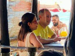 Cuando te enteras que gatell tiene novia!. Quien Es Rebeca Peralta Marinelarena La Novia De Hugo Lopez Gatell Con La Que Fue Sorprendido En Zipolite Infobae