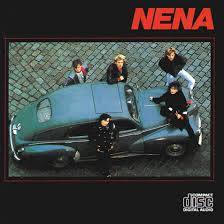 99 luftballons auf ihrem weg zum horizont hielt man für ufos aus dem all darum schickte ein 99 jahre krieg ließen keinen platz für sieger kriegsminister gibt's nicht mehr und auch keine. Nena 99 Luftballons Und Das Erste Album Nena Schmusa De