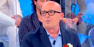 Torinese, classe 1950, dopo anni è ancora la regina del trono over anche perché, di recente, ha ammesso di essere ancora innamorata di giorgio manetti, il cavaliere che a quanto pare non riesce. Chi E Roberto Uomini E Donne Eta Cognome Corteggiatore Gemma Chiechiera It