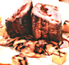 Grilled fillet of beef with green pepper and cream sauce • tagliata di filetto all'aceto balsamico Filetto Di Manzo Al Merlot Con Funghi Porcini