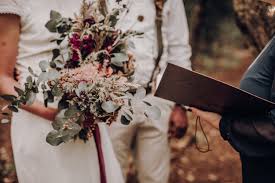Freie redner für eine hochzeit sind gar nicht so schwer zu finden, wenn man sie zum beispiel googelt. Ruhrgetraut Eure Freie Trauung In Nrw Weltweit