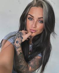 Brandy Hauser's Instagram, Twitter & Facebook