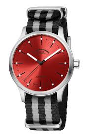 In der uhrenwelt weiß man, dass die einfachsten designs häufig auch die schönsten sind. Panova Grau Unsere Einsteiger Uhr Mit Perfekter Watch Life Balance Fur Nur 1000 Euro Muhle Glashutte Uhrenmanufaktur Made In Germany