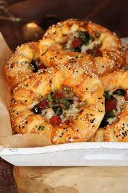 Mini Pizza Cheesy Crust En 2020 Recettes De Cuisine Cuisine Plats Ramadan