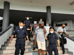 Anak pertama dari keluargaku adalah kakak wanitaku yang bernama fanny. Rogol Remaja Bapa Tiga Abang Didakwa Utusan Digital